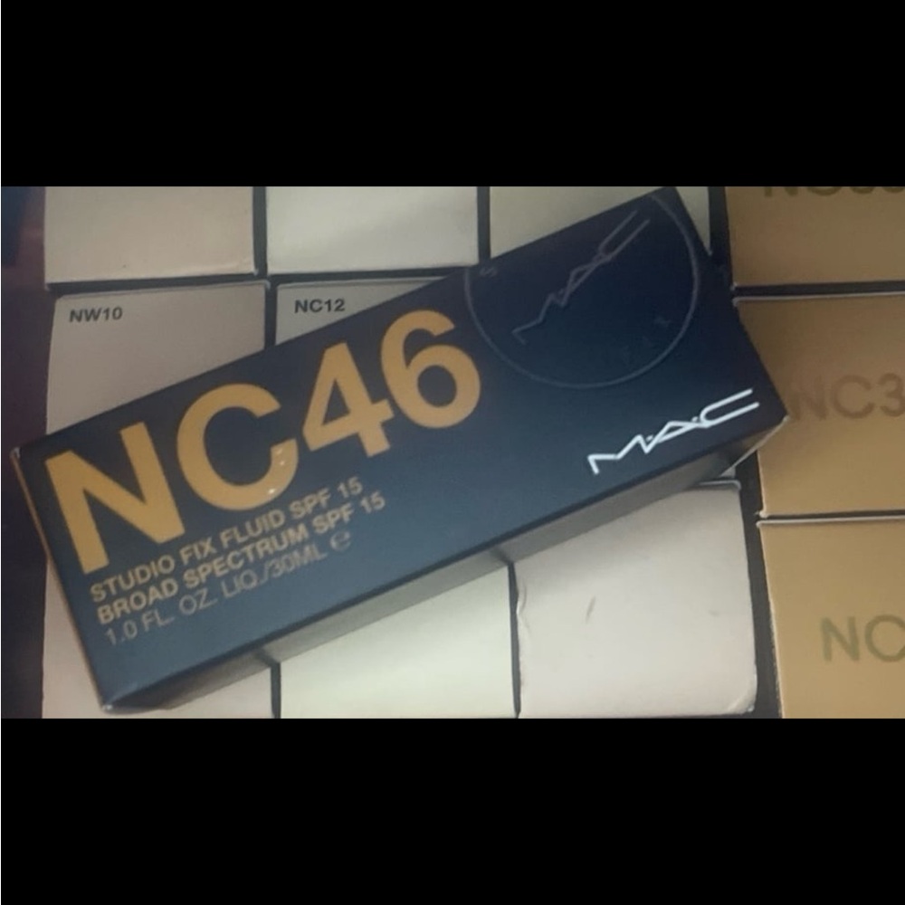 MAC Studio Fix Fluid SPF 15 Foundation NC46